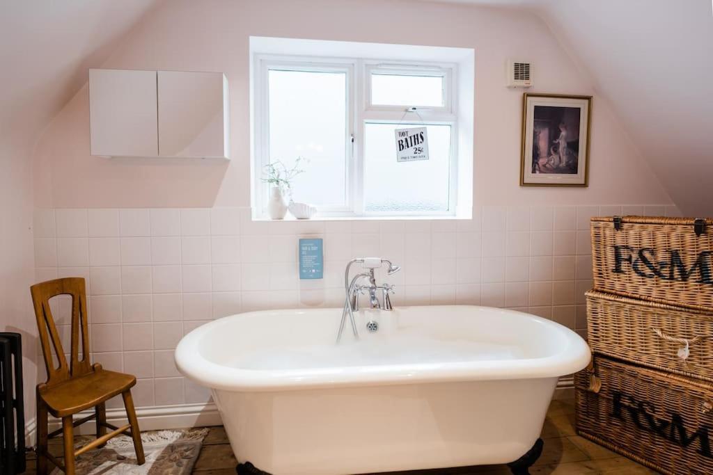 Spacious Home, Minutes Fom The Beach, Free Parking, Large Garden Area, Pets Welcome! Whitstable Luaran gambar