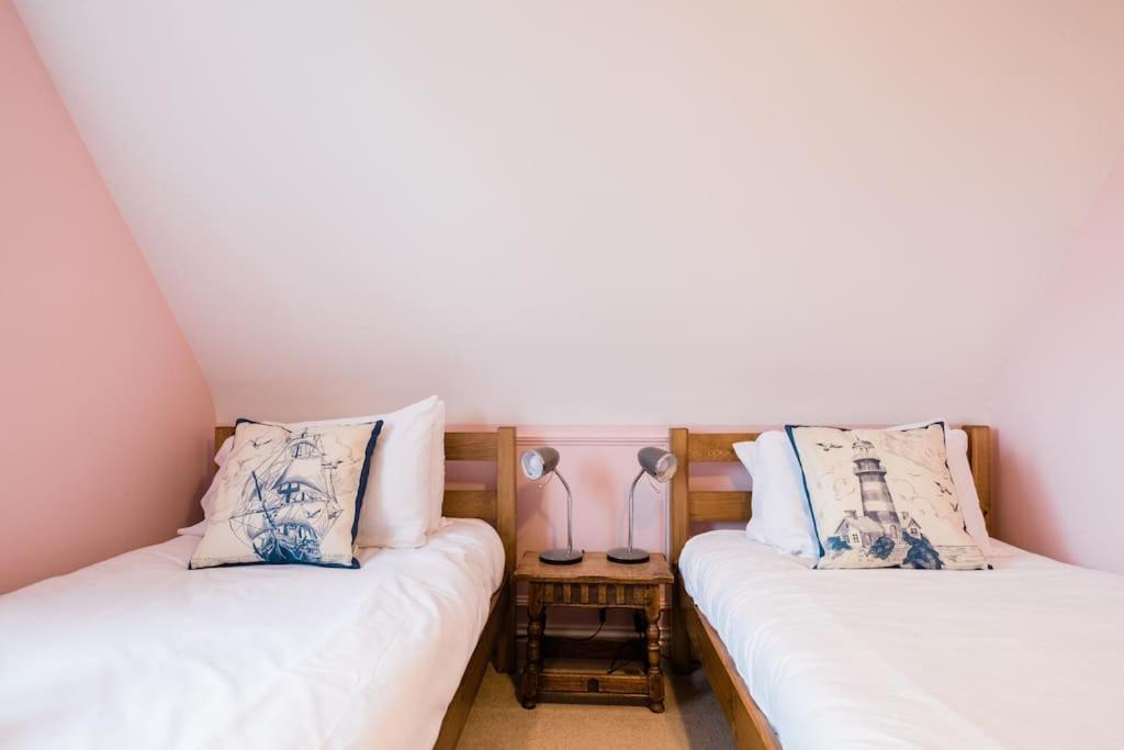 Spacious Home, Minutes Fom The Beach, Free Parking, Large Garden Area, Pets Welcome! Whitstable Luaran gambar