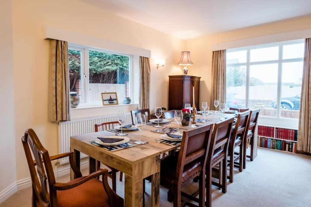 Spacious Home, Minutes Fom The Beach, Free Parking, Large Garden Area, Pets Welcome! Whitstable Luaran gambar