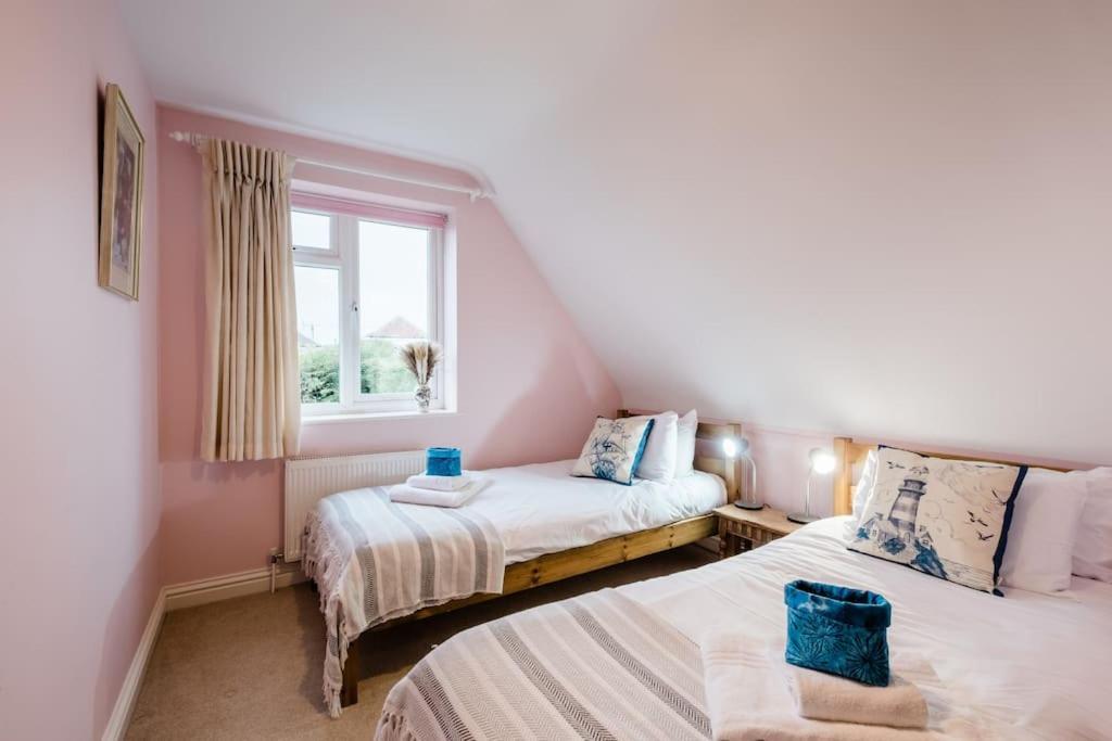 Spacious Home, Minutes Fom The Beach, Free Parking, Large Garden Area, Pets Welcome! Whitstable Luaran gambar