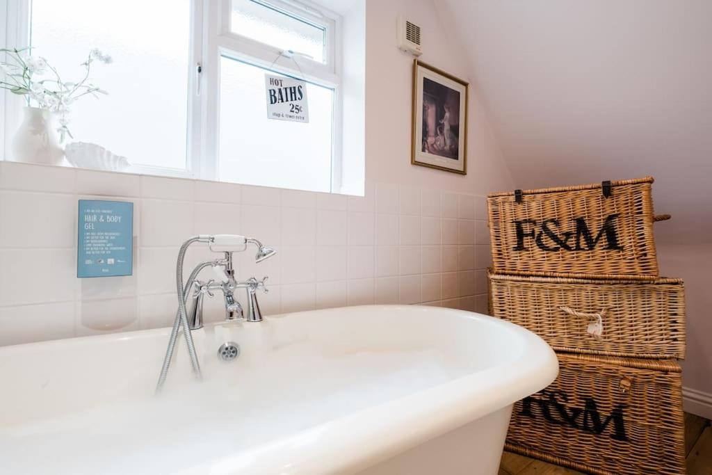 Spacious Home, Minutes Fom The Beach, Free Parking, Large Garden Area, Pets Welcome! Whitstable Luaran gambar