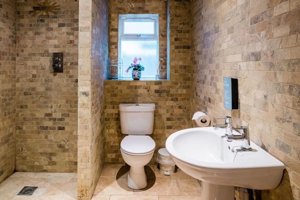 Spacious Home, Minutes Fom The Beach, Free Parking, Large Garden Area, Pets Welcome! Whitstable Luaran gambar